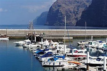 Poblado Marinero Acantilado de los Gigantes