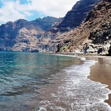 Poblado Marinero Acantilado de los Gigantes